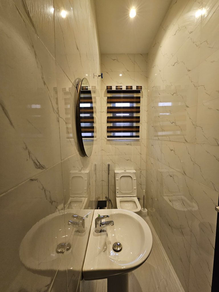 SRM guest toilet
